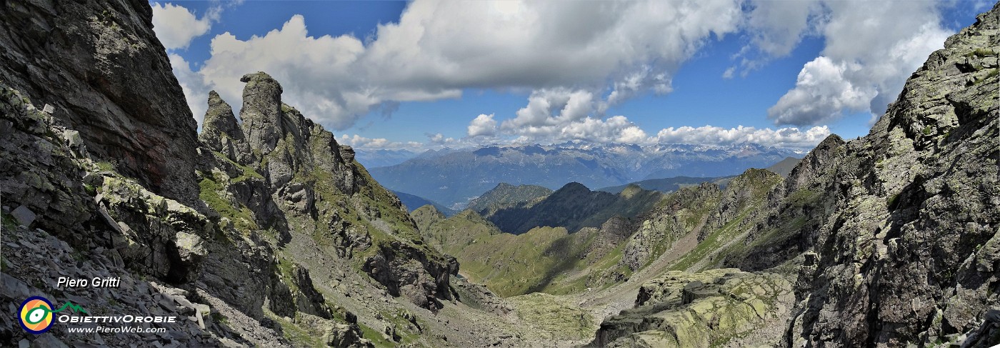 59 Vista panoramica sul canale pietroso discendente al Lago di Pescegallo.jpg